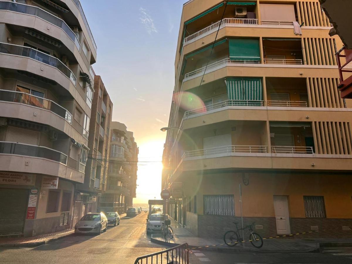 Uroczy Apartament Przy Playa De Los Locos Torrevieja Extérieur photo